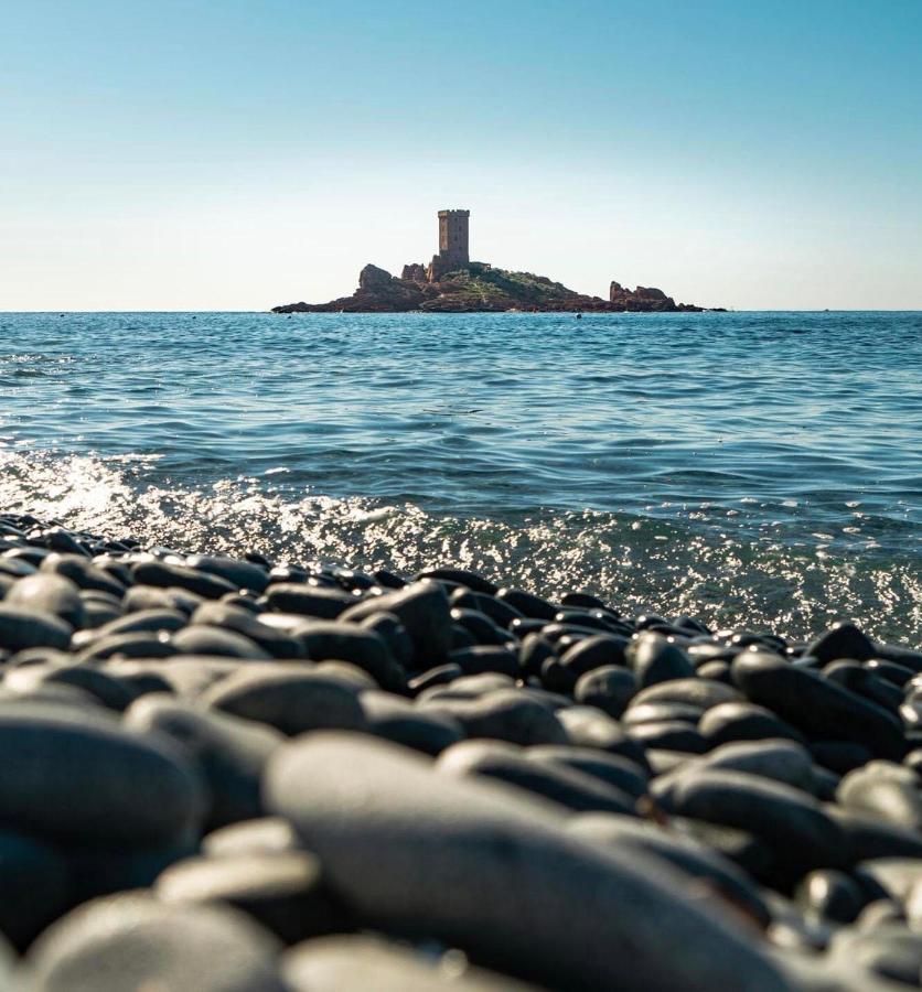 Joli Studio A Front De Mer Saint-Raphaël エクステリア 写真